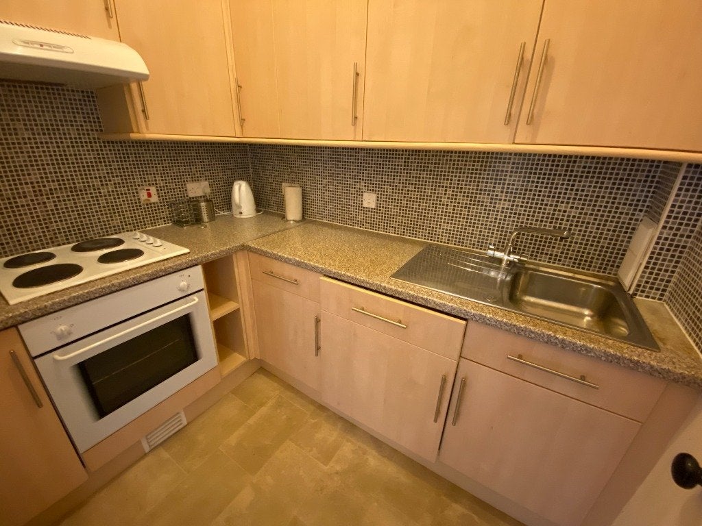 Flat Ogilvie Terrace in City of Edinburgh