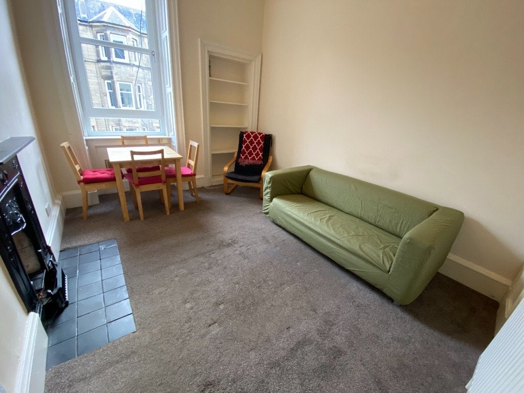 Flat Ogilvie Terrace in City of Edinburgh
