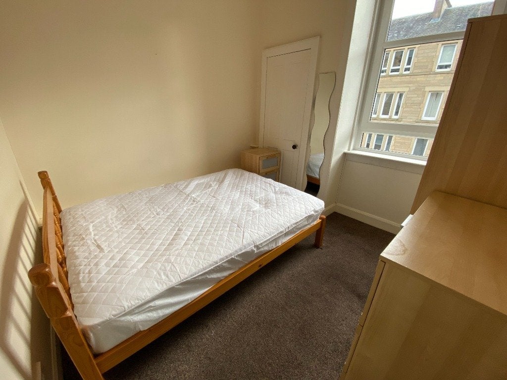 Flat Ogilvie Terrace in City of Edinburgh