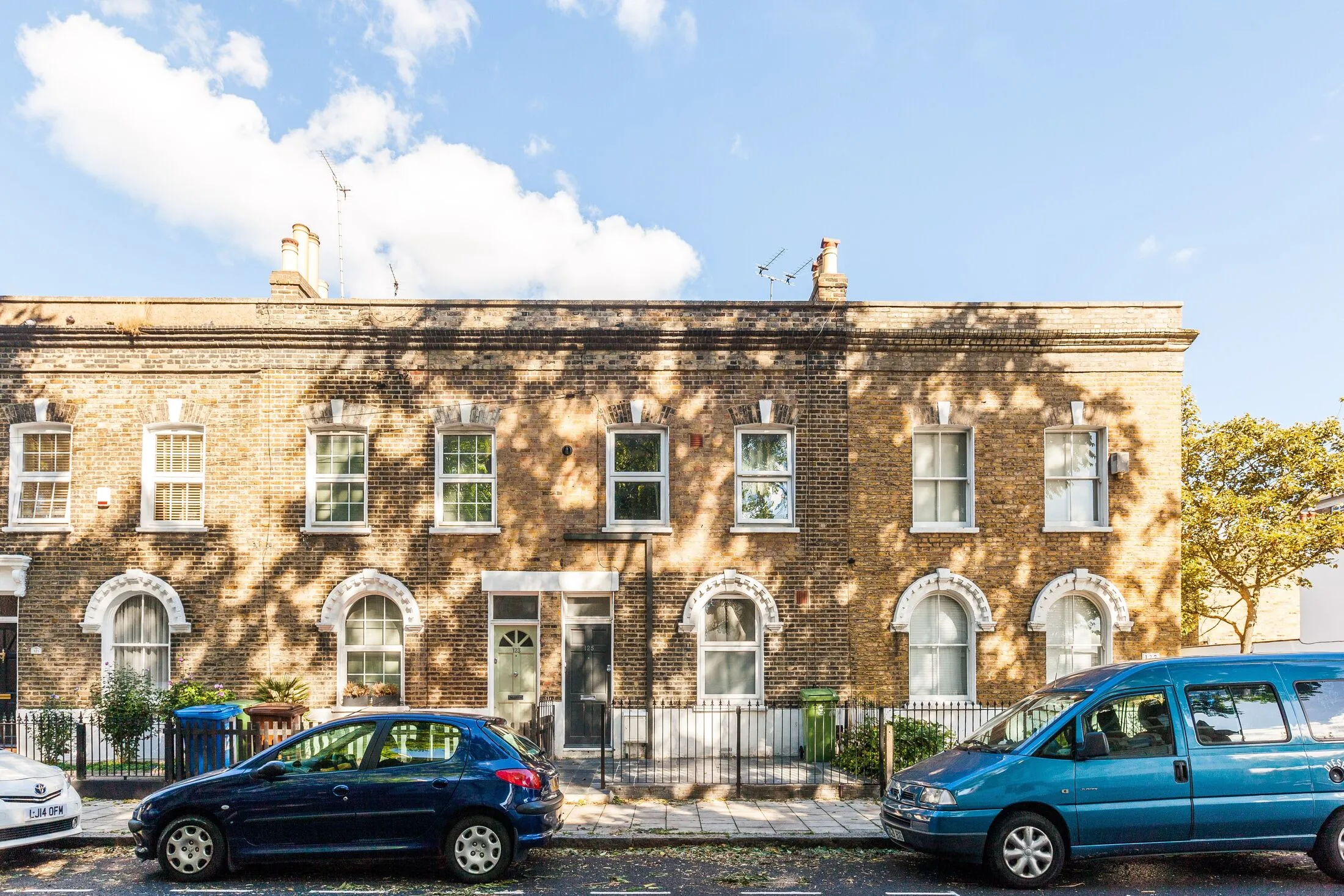 House Lynton Road in Greater London