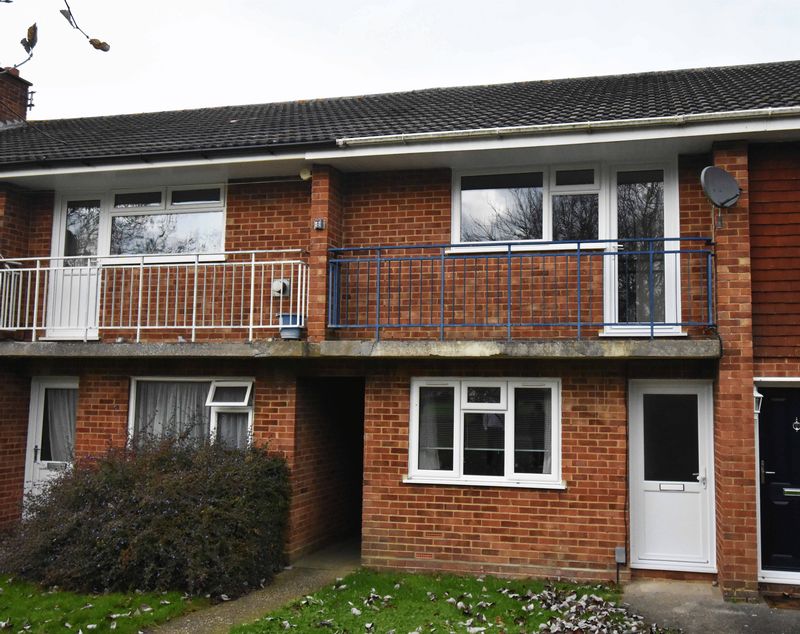 Flat Elgar Close in Basingstoke and Deane