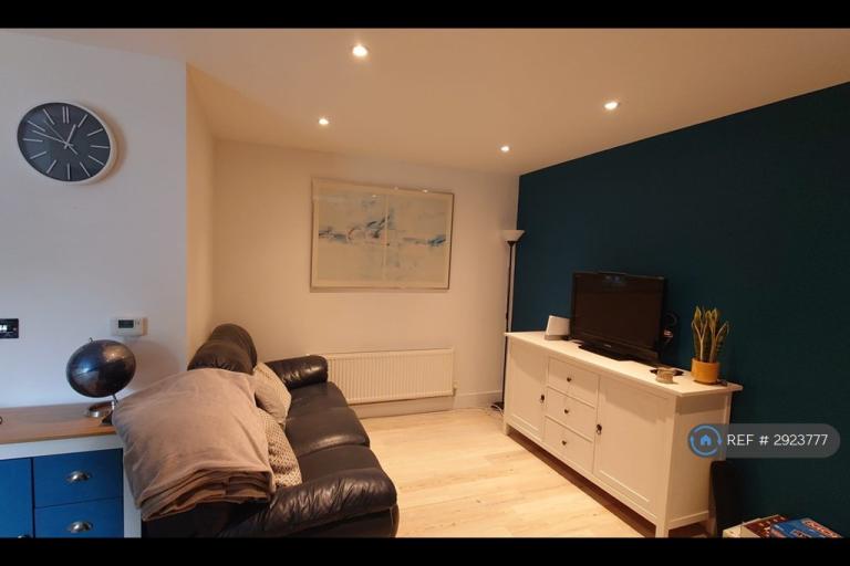 Flat Reynolds Avenue in Reigate and Banstead