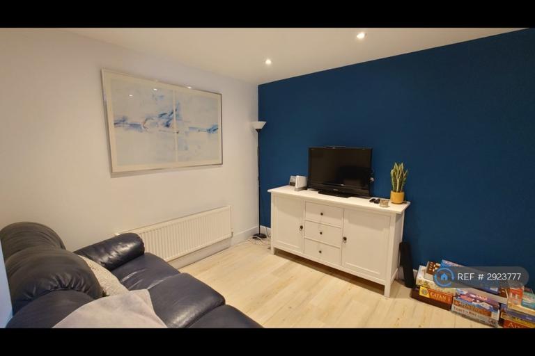 Flat Reynolds Avenue in Reigate and Banstead