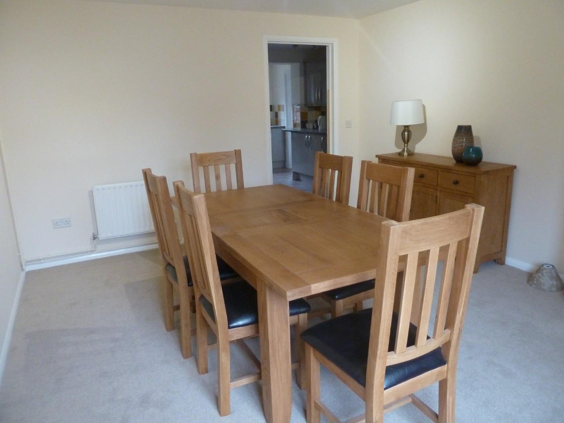 Room Adam Close in Wealden