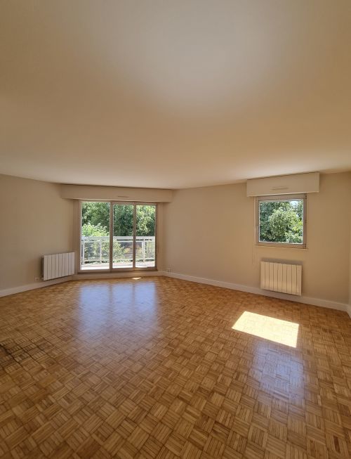 Flat Rue Pierre Clostermann in Le Chesnay-Rocquencourt