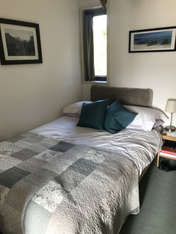 Flat Mayfield Road in Greater London