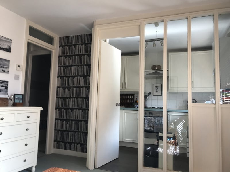 Flat Mayfield Road in Greater London