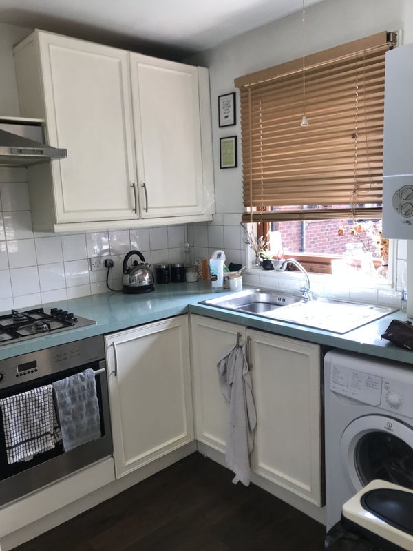Flat Mayfield Road in Greater London