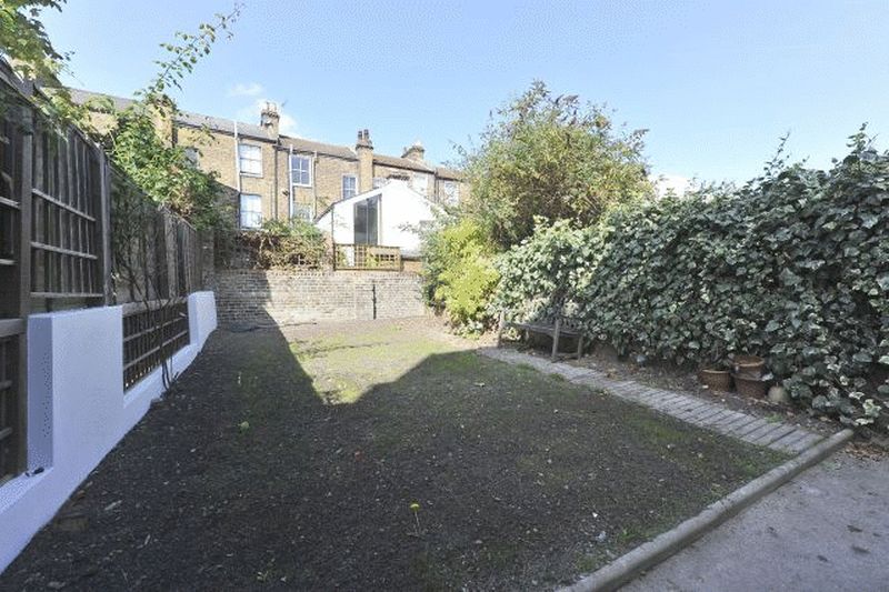 Flat Gateley Road in Greater London