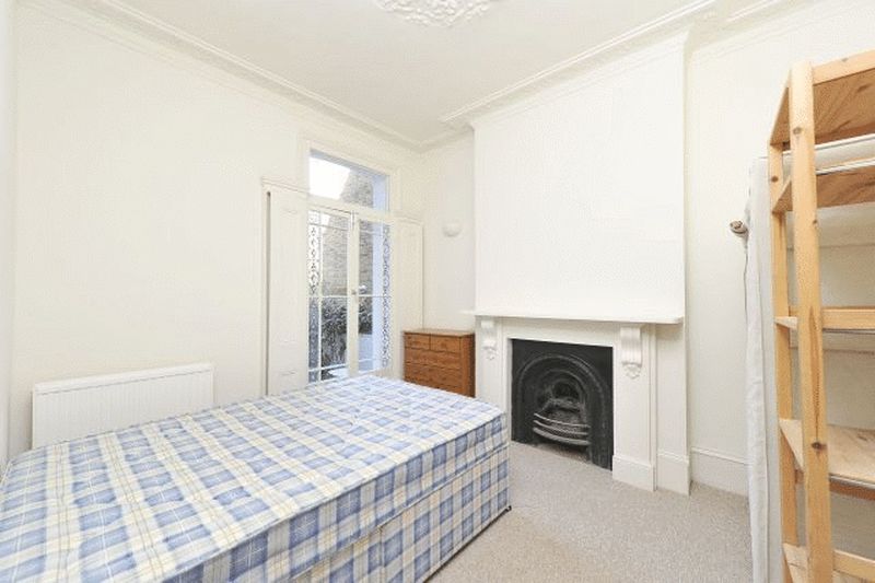 Flat Gateley Road in Greater London