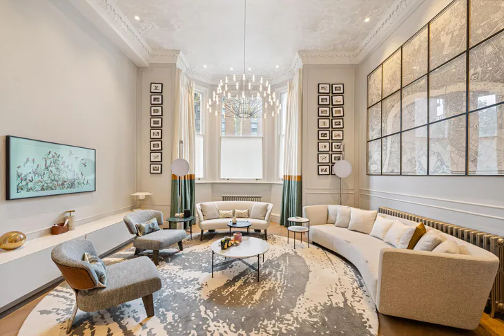 Flat Vicarage Gate in Greater London