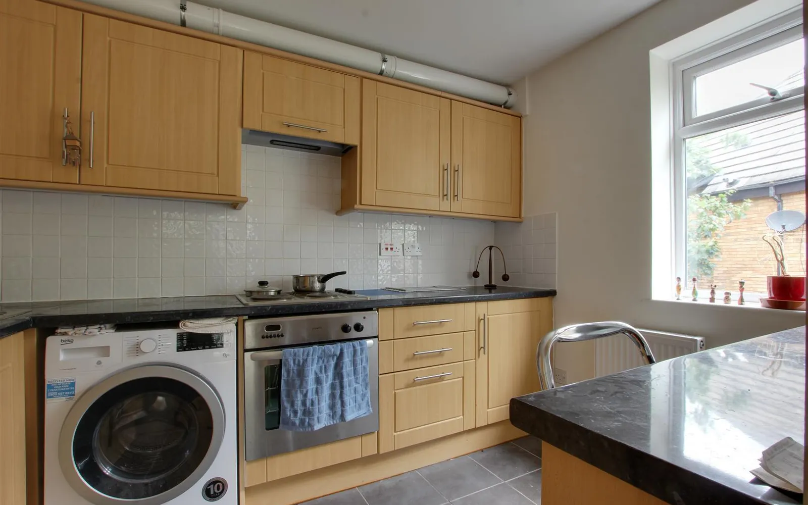Flat Bycullah Road in Greater London