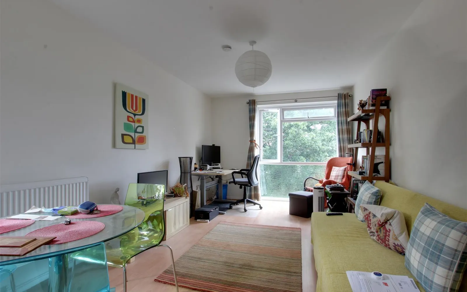 Flat Bycullah Road in Greater London