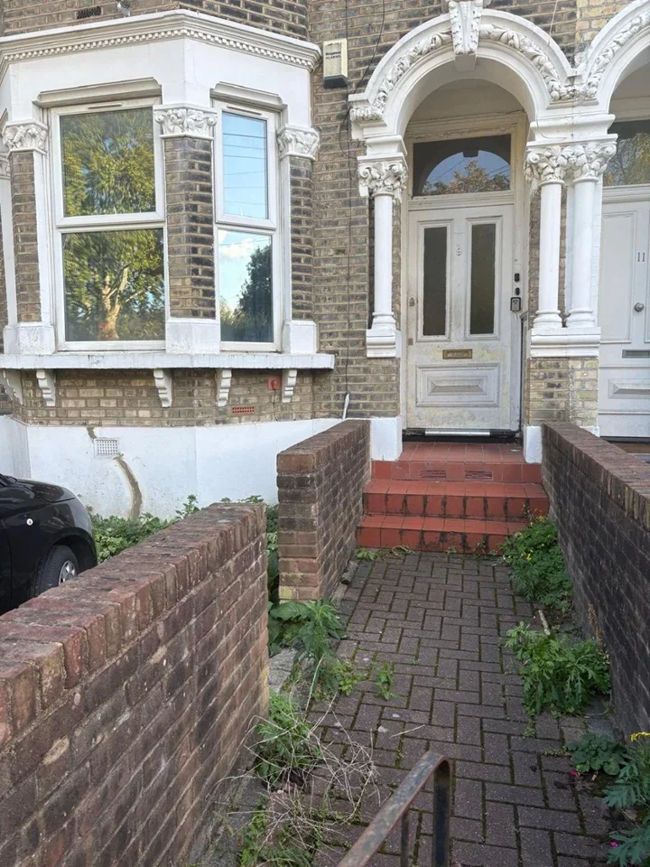 Flat Helix Gardens in Greater London