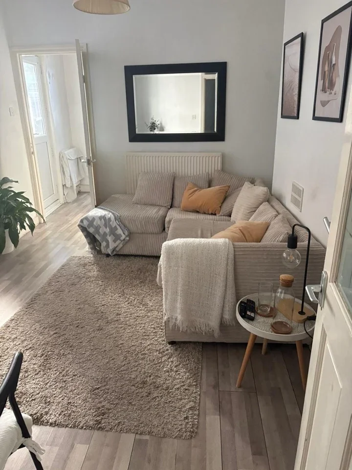 Flat Helix Gardens in Greater London