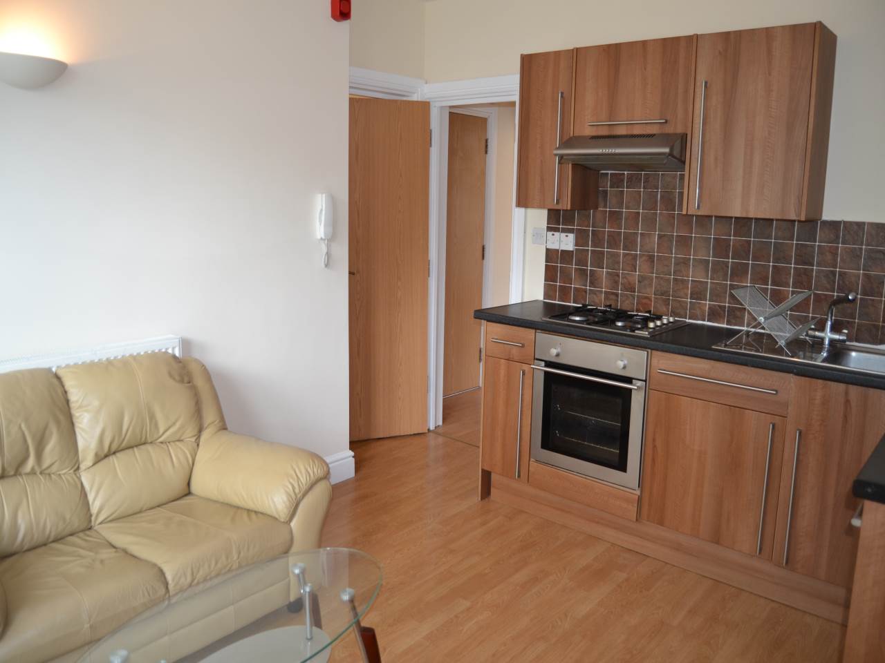 Flat Richmond Crescent in Cardiff