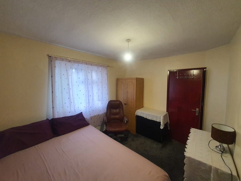 Room Heston Avenue in Manchester