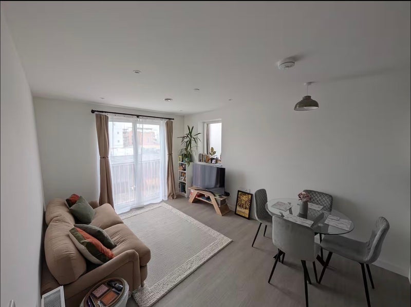 Flat Osier Way in Greater London