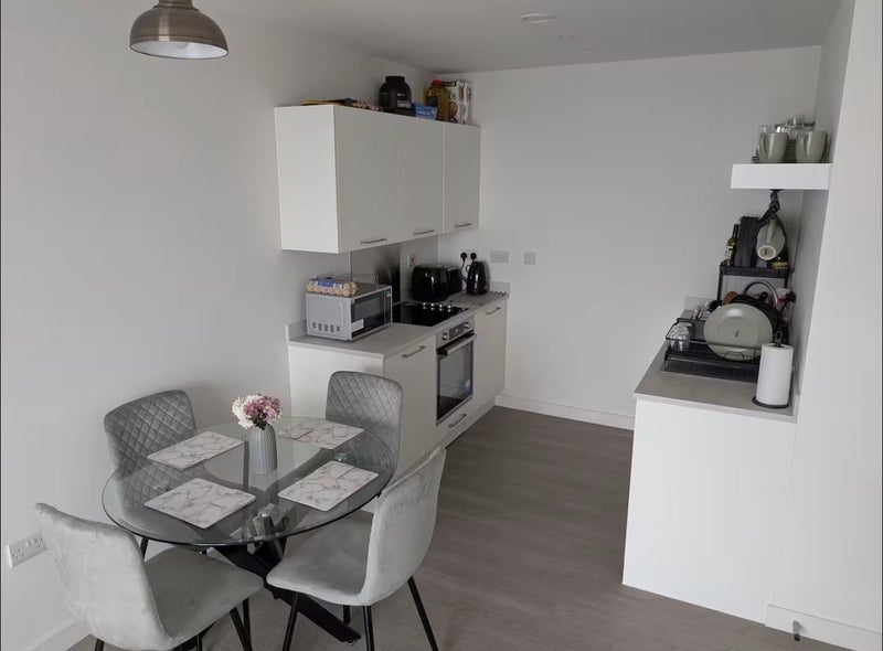 Flat Osier Way in Greater London