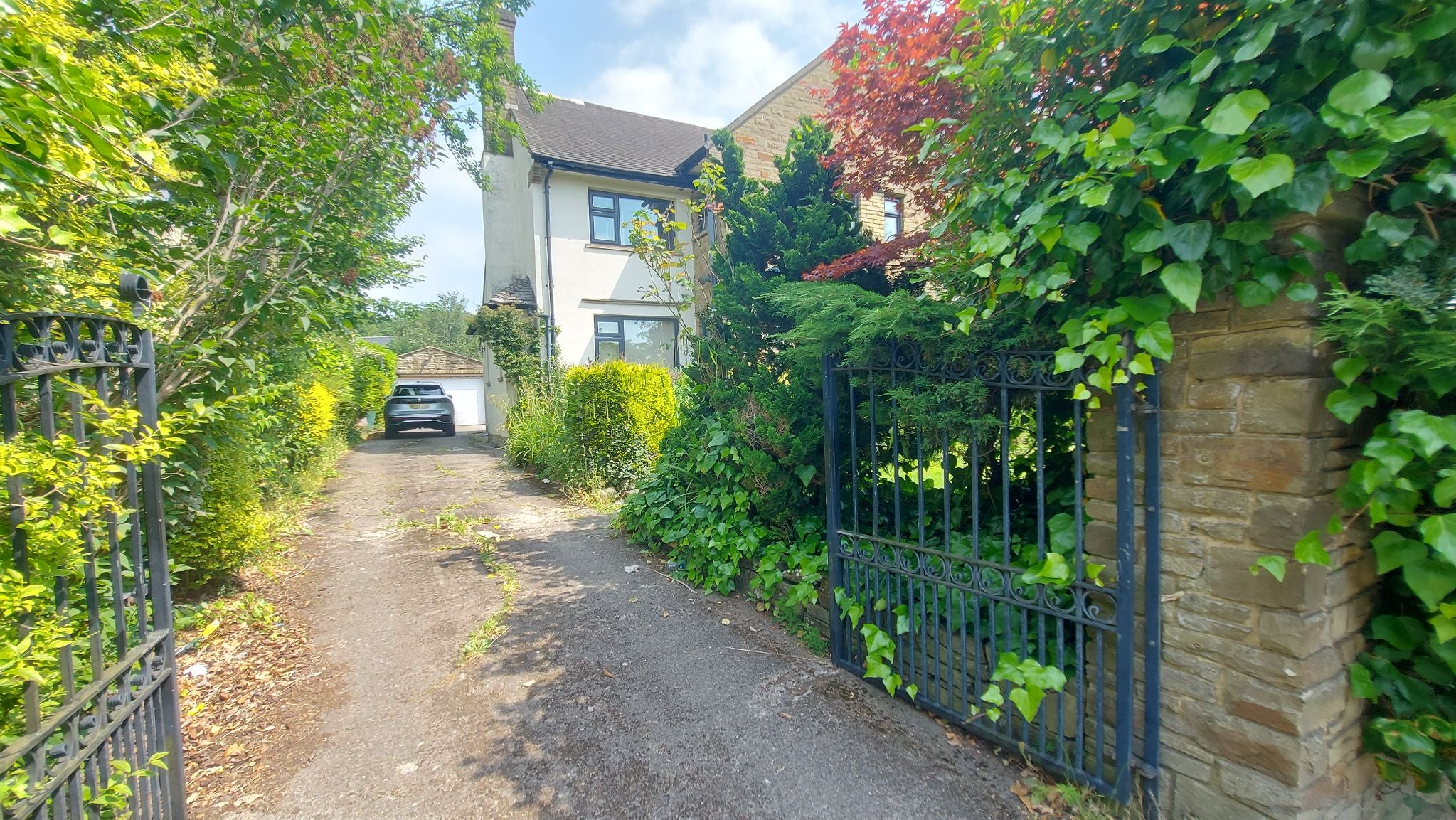 House Hedge Way in Bradford