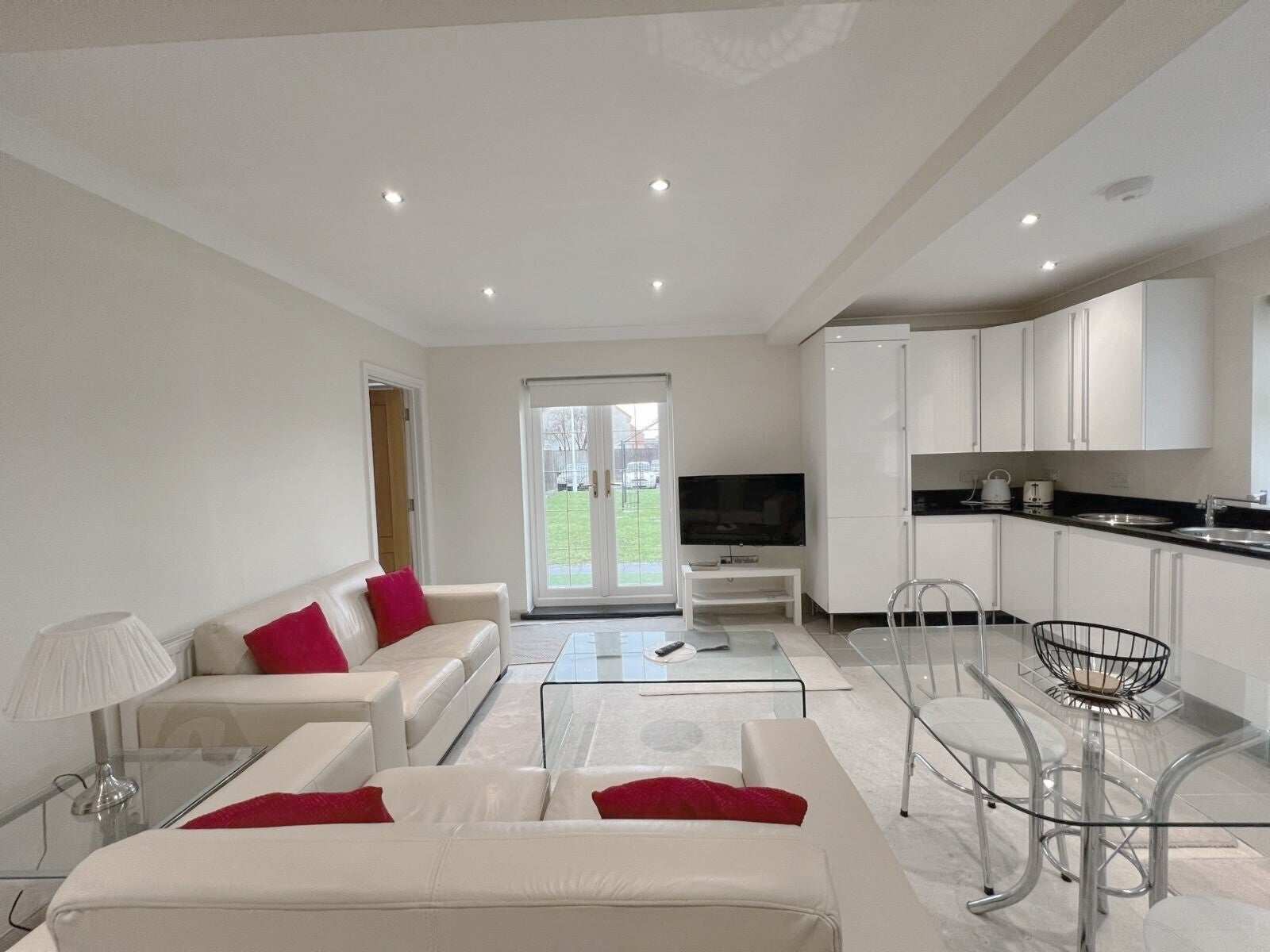 Flat Whitbourne Avenue in Swindon