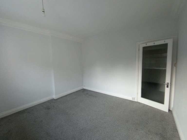 Flat Teignmouth Road in Greater London