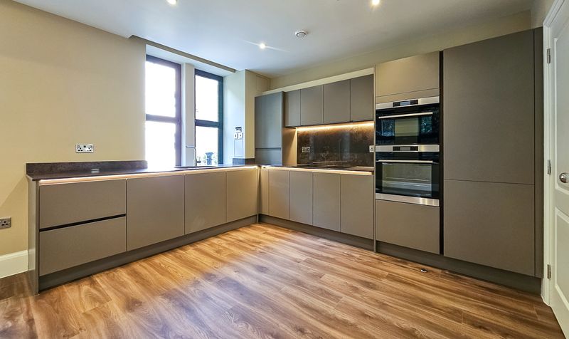 Flat Clarence Drive in Harrogate