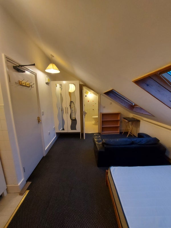 Flat Stanmore Road in Greater London