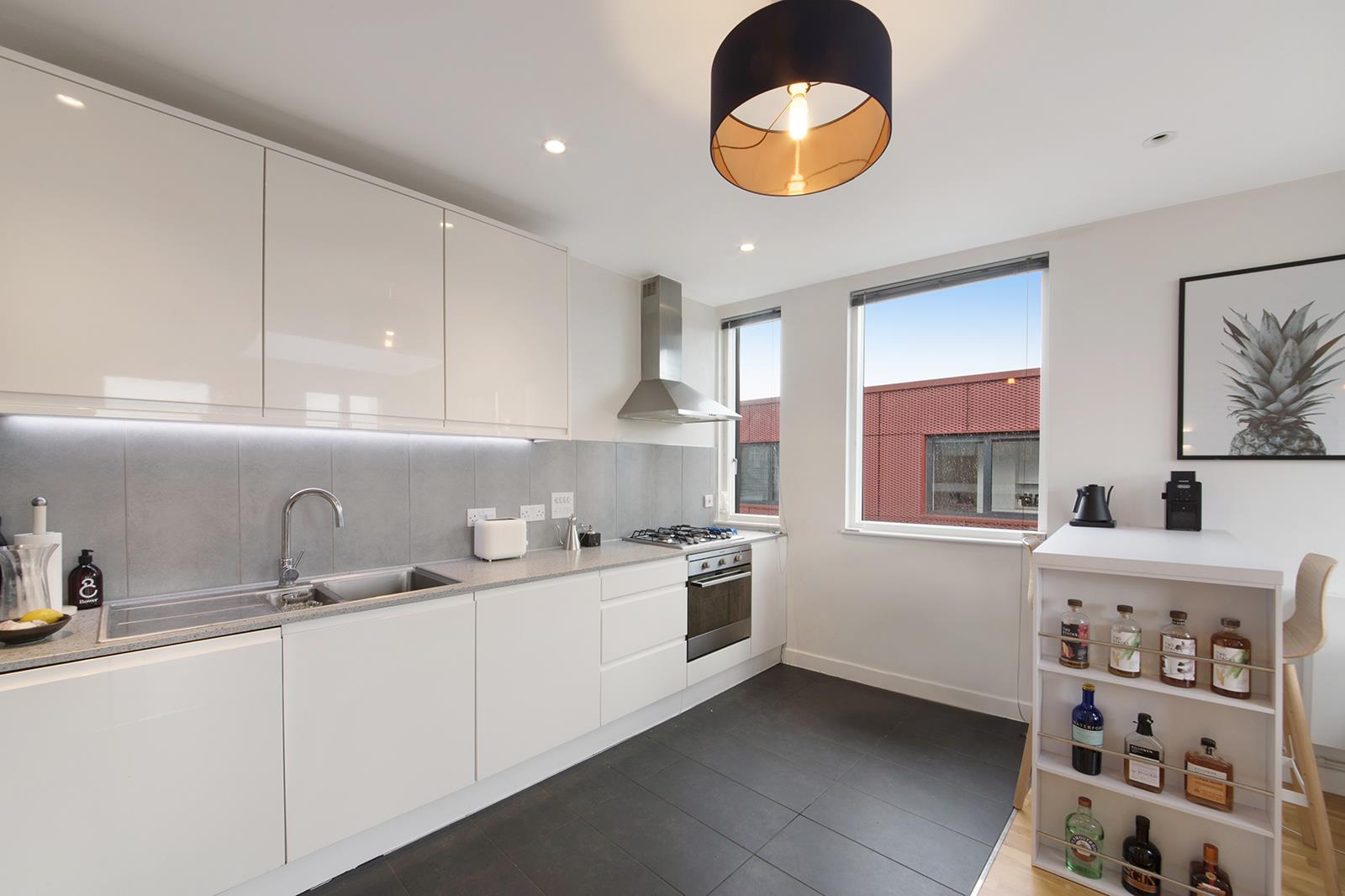 Flat Glebe Road in Greater London
