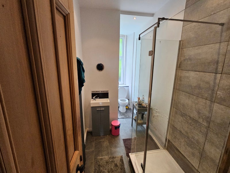 Room Hamilton Road in Rutherglen