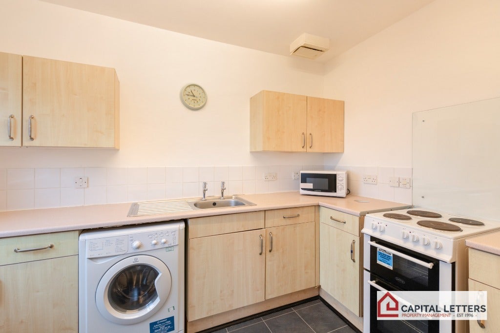 Flat Eveswell Court in Beechwood