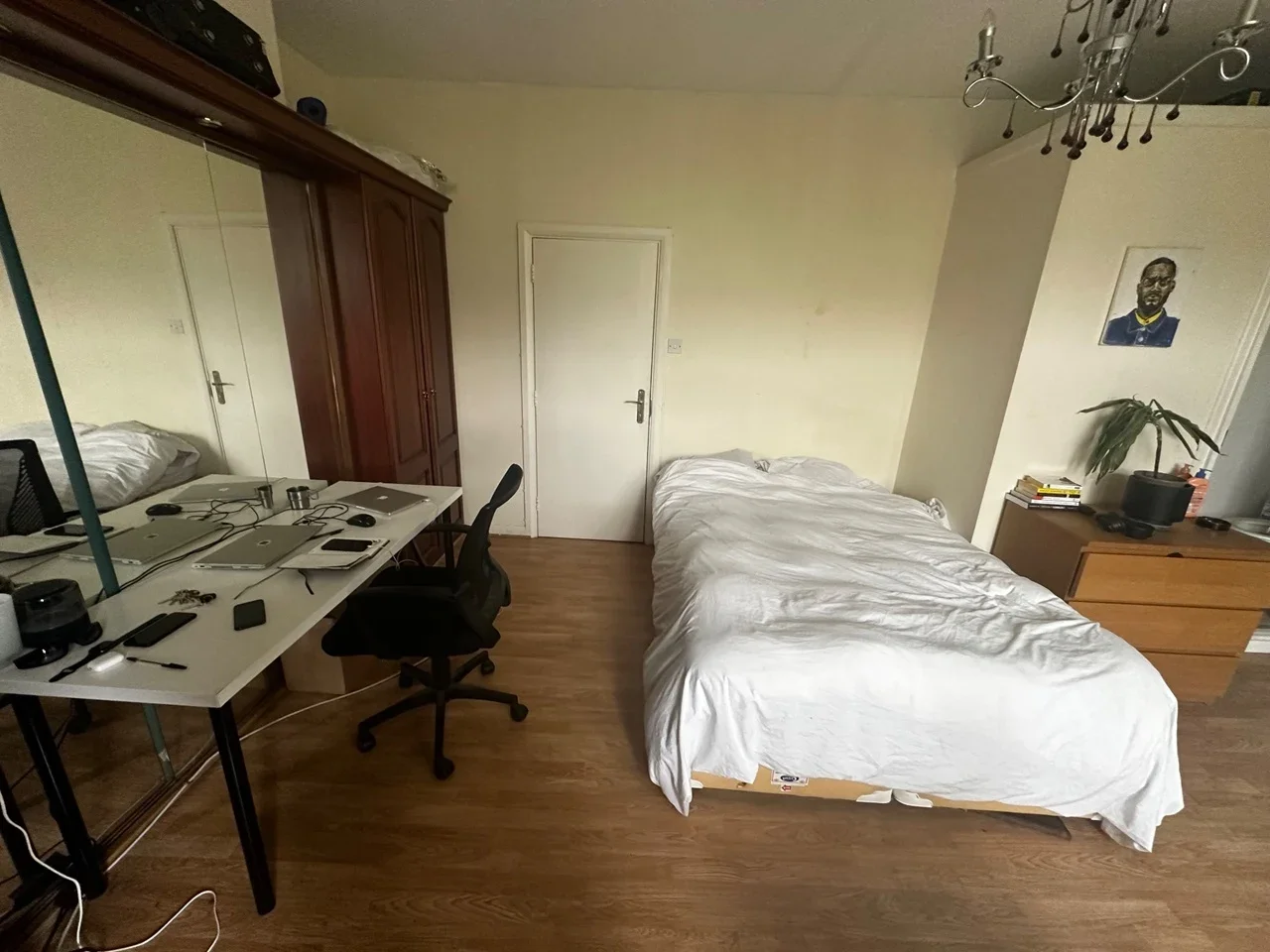 Flat Dunsmure Road in Greater London