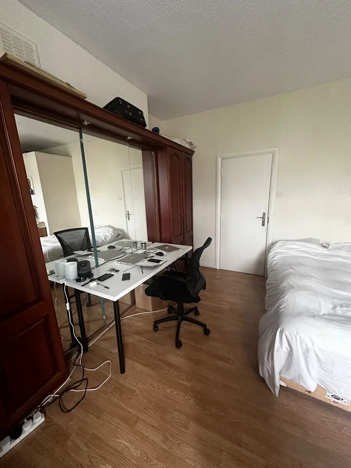 Flat Dunsmure Road in Greater London