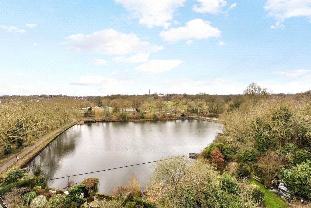 Flat South Hill Park Gardens in Greater London
