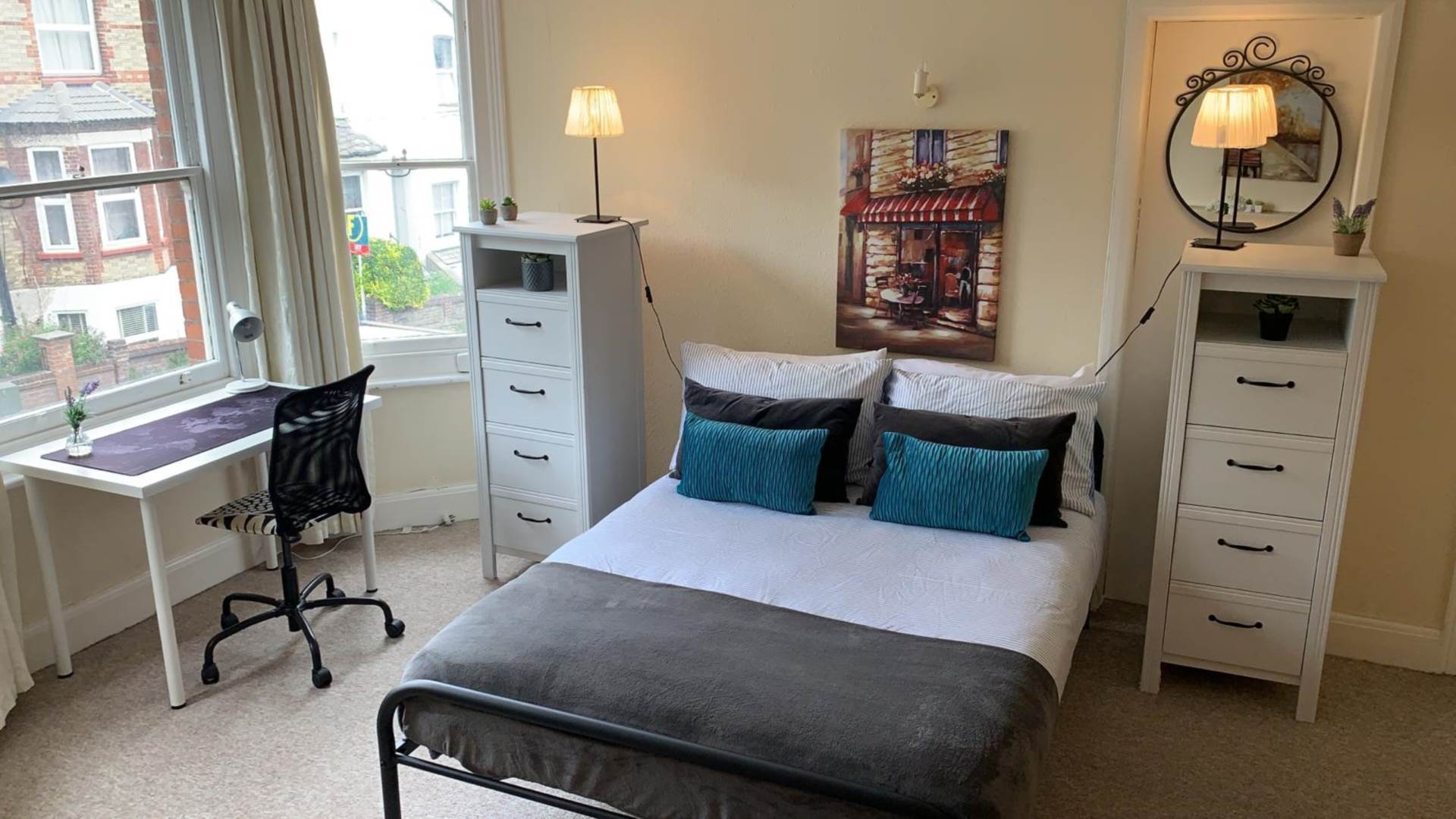 Room Farnham Road in Guildford