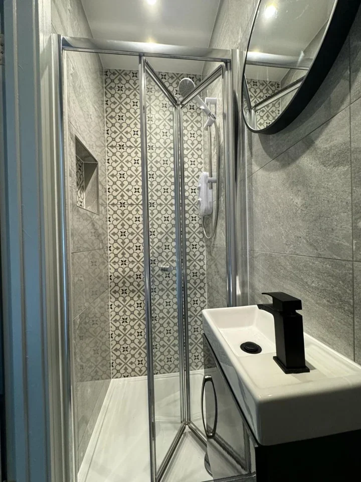 Flat Wedmore Road in Greater London