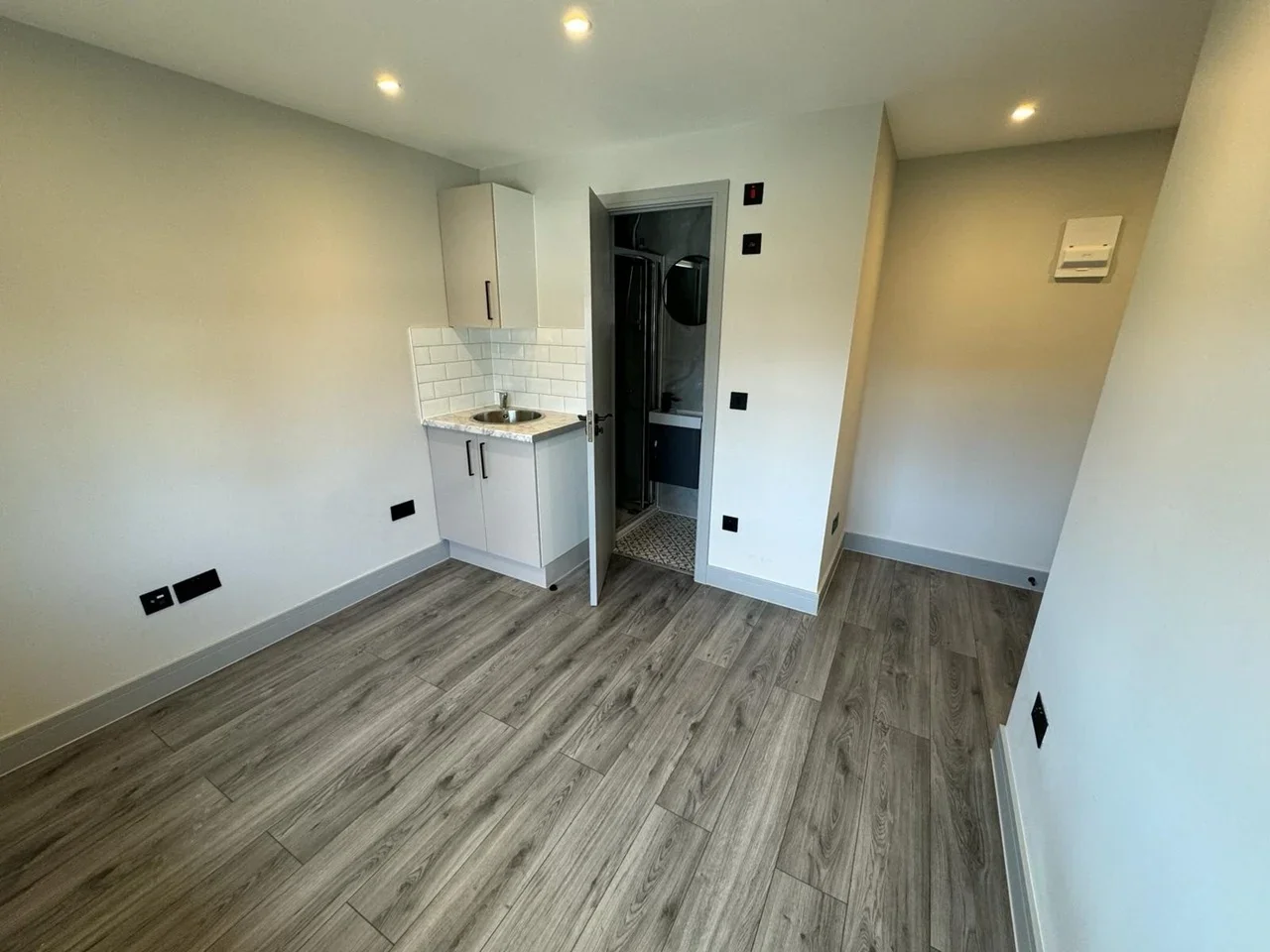 Flat Wedmore Road in Greater London