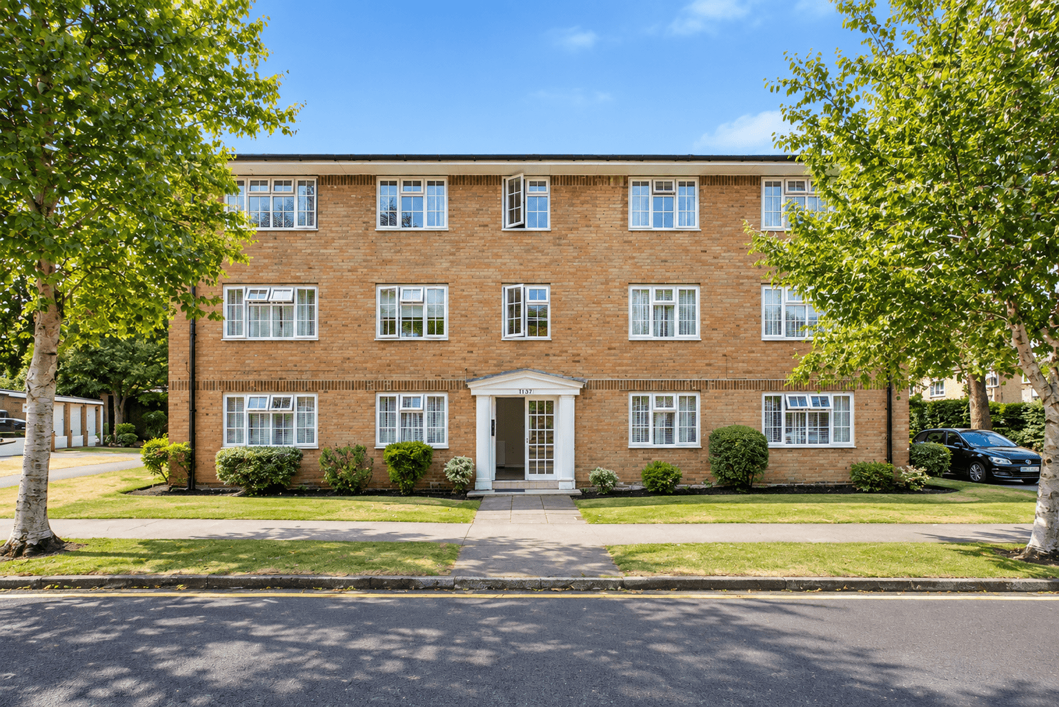 Flat Robin Hood Lane in Greater London
