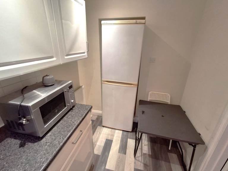 Flat Cumnor Road in Bournemouth