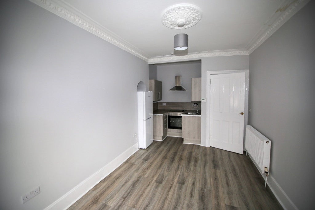 Flat Eastwood Crescent in Thornliebank