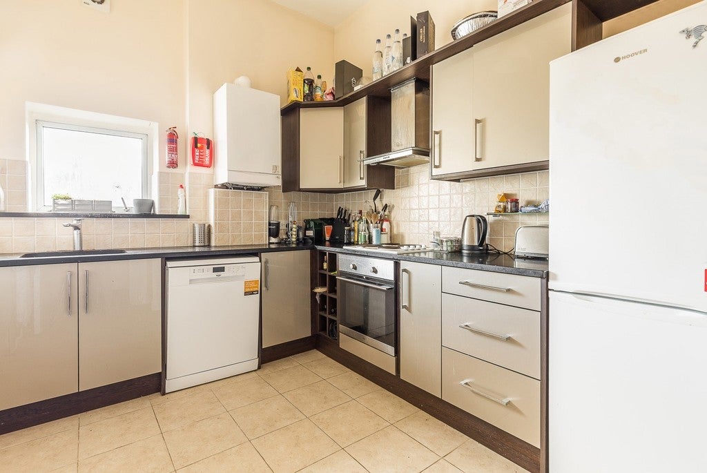 Flat Ouseley Road in Greater London