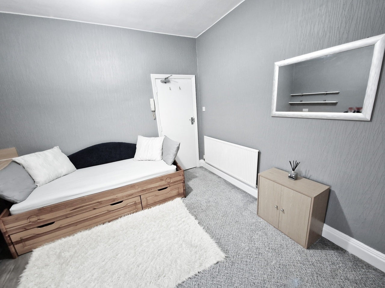 Room Warbreck Hill Road in Blackpool