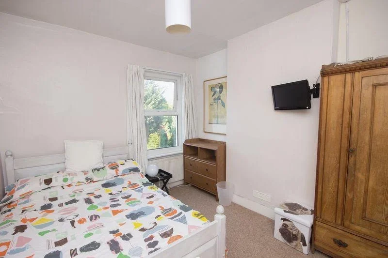 Room Purrett Road in Greater London