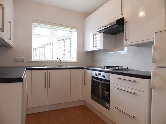 Flat Oak Hill Crescent in Greater London