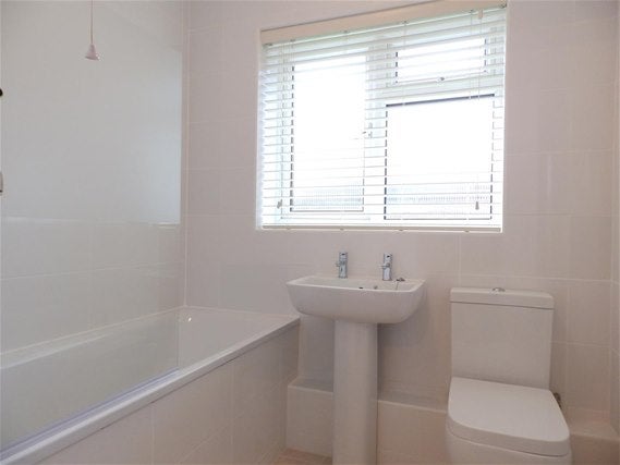 Flat Oak Hill Crescent in Greater London