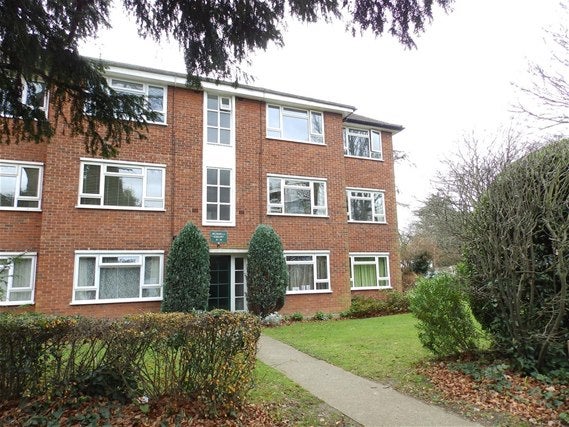 Flat Oak Hill Crescent in Greater London