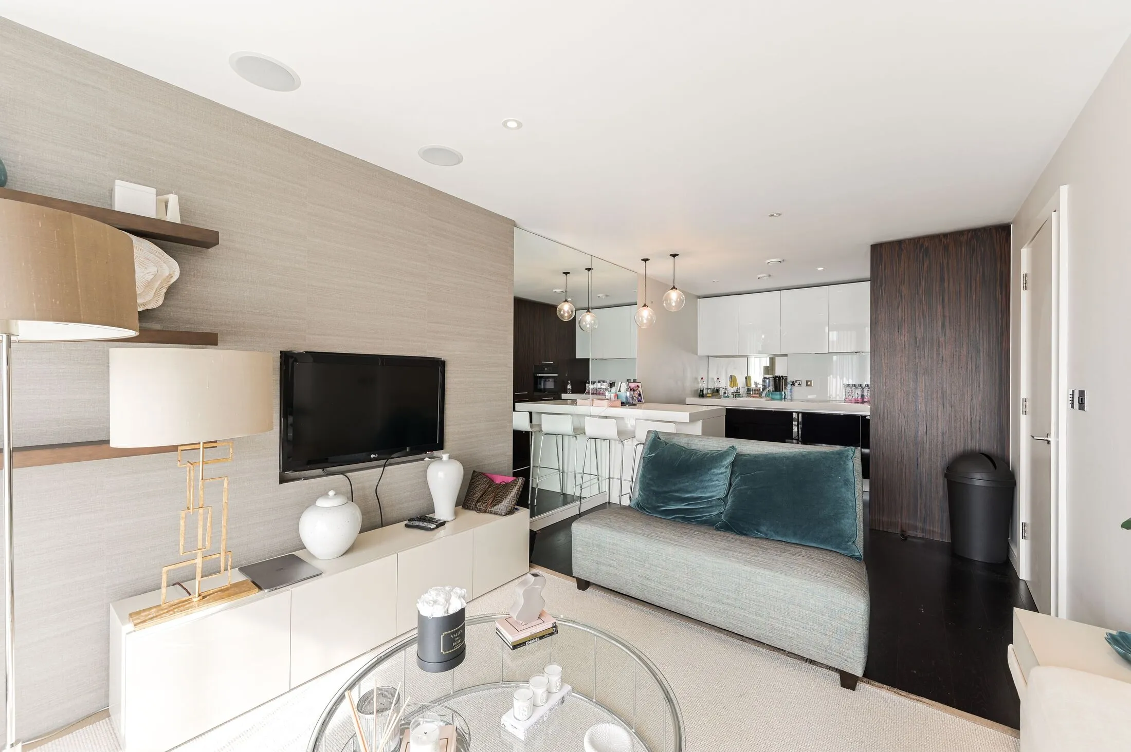 Flat Gatliff Road in City of Westminster