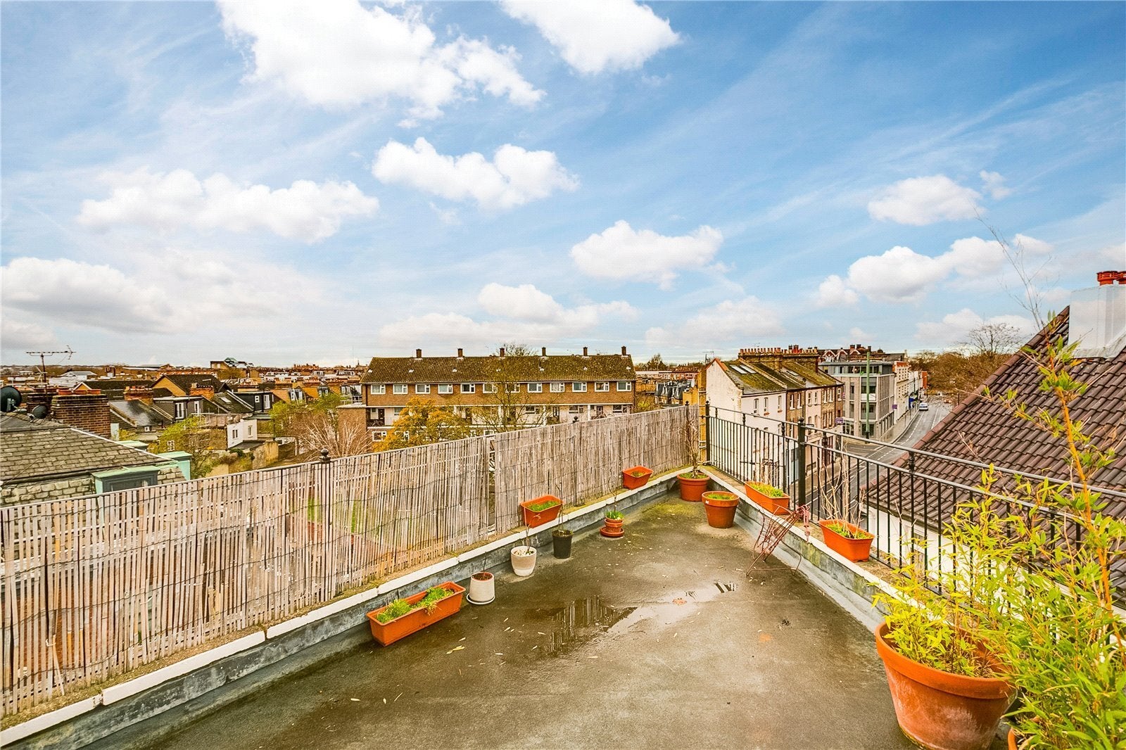 Flat Dawes Road in Greater London