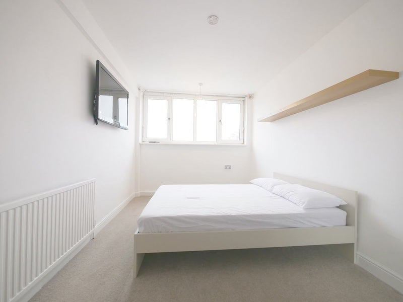 Room Comyns Close in Greater London