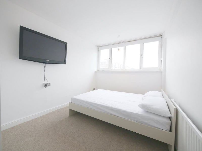 Room Comyns Close in Greater London